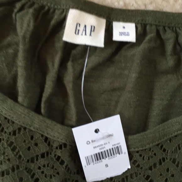 Gap shirt NWT - Picture 2 of 2